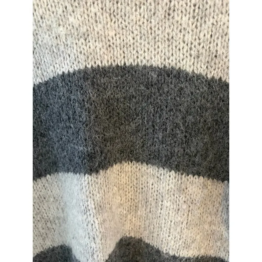 American Eagle Outfitters Jegging Fit Gray Striped Knit Sweater XS Soft Cozy - Picture 4 of 6